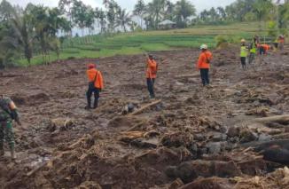 Operasi SAR pencarian kempat korban tanah longsor setelah gempa 6,1 SR di Siparayo dihentikan. (dok/fb@ diskominfotikpasaman) 