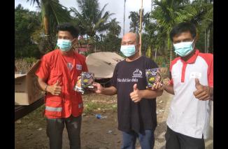 Aim Zein nersama. kelompok randang antarkan makanan terenak se dunia itu ke korban gempa Pasaman Barat. (dok) 