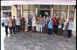Bawaslu se Sumbar serahkan laporan tahunan pelayanan informasi publik 2021 ke Komisi Informasi Sumbar, Jumat 25 Maret 2022. (dok) BPK RI Sumbar serahkan laporoan tahunan pengelolaan informasi publik 2021. (dok/gusrik) 