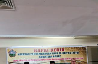 S Budi Syukur pimpin Rapat Komisi II  tentang Dana dan Pembangunan pada Raker YPIQ Sumbar, Sabtu 26 Maret 2022  di Basko Hotel. (dok) 