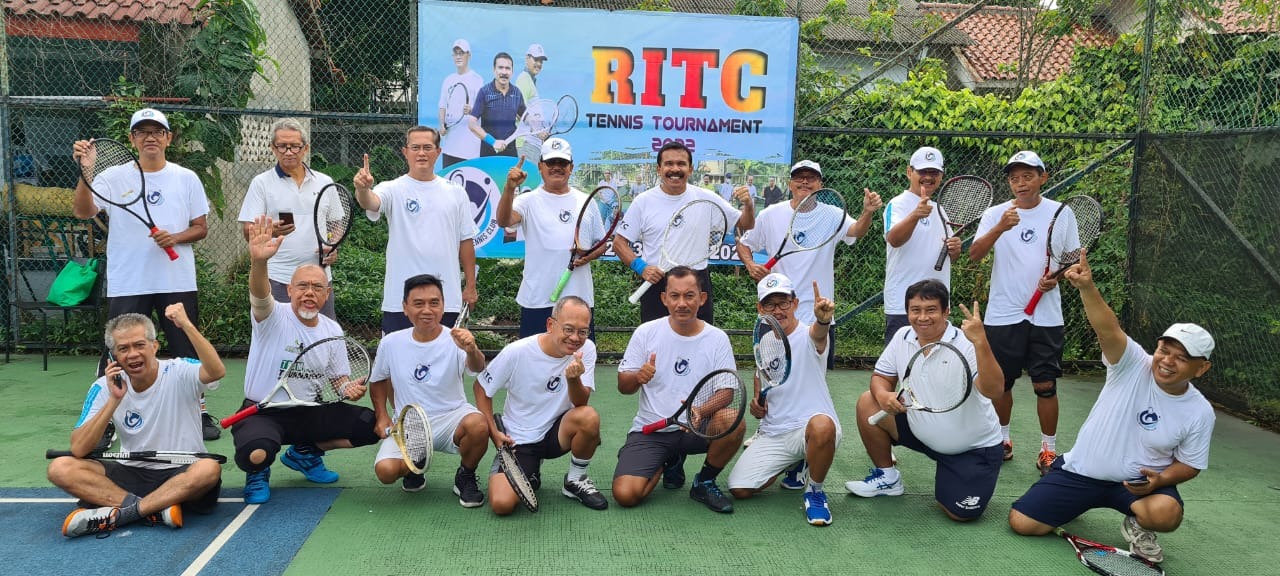 Irjen Pol (Purn) Fakhrizal selain pegiat  tenus juga pembina club tenis di Jakarta. (dok/rdi) 