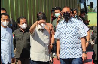Andre Rosiade buktikan krhandalan lobinya untuk perjuangkan aspirasi rakyat Sumbar, bersama. Dirut Patra Niaga cek solar langka di Padang. (dok) 
