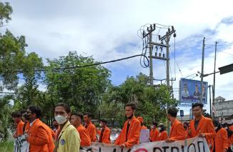 Mahasiswa se Sumbar kepung DPRD, Senin 11 April 2022. (sis) 