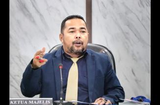Komisioner KI Sumbar dua periode Toaik minta Buya Gubernur Sumbar jewer Kepala OPD yang cuek pada perintah UU 14 Tahun 2028 dan Permendagri 3 Tahun 2017, Kamis 14 April 2022. (gusrik) 