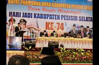 Hadri dan beri sambutan di HJK Pessel ke 74, S Budi Syukur sebut semua perantau adalah marketing pariwisata untuk negeri sejuta pesona ini, Kamis 14 April. 2022. (ardi) 