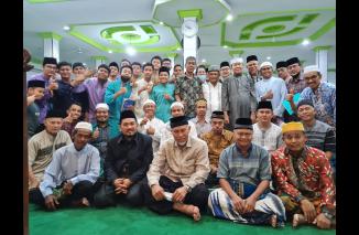 Gubernur Sumbar Mahyeldi hadiri peringatan Nuzul Quran di Masjid Baitul Arafah Banuaran, Minggu 17 April 2024. (nof) 
