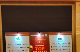 Dirut PDAM Payakumbuh  Khairul Ikhwan raih TOP BUMD Bintang 4 dan CRO TOP BUMD, Rabu 20 April 2022 di Jakarta. (dok) 