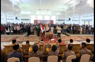 Kapolda Irjen Pol Teddy Minahasa terharu, lagi NII Sumbar cabut bai'at, Jumat 29 April 2022. (dok/pldsb) 