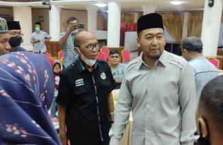 Audy dan HM Nurnas  buka puasa bersama di Aula Kantor Gubermur bersama JPS dan LPTQ serta Media Center Pemprov Sumbar, Sabtu 30/4-2022.(dok) 
