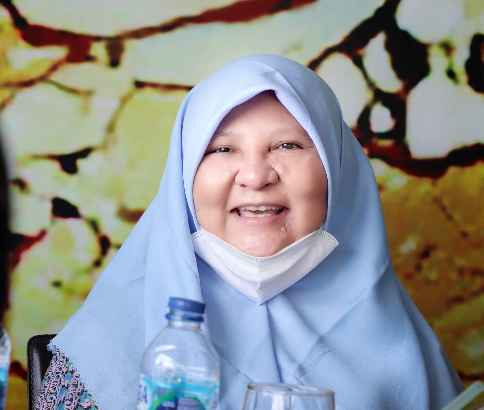 Hj Nevi Zuarina kepada wartawan sebut Sumbar daerah basis PKS dan Buya Mahyeldi Insya Allah 2 periode, Jumat 6 Mei 2022. (gusrik)