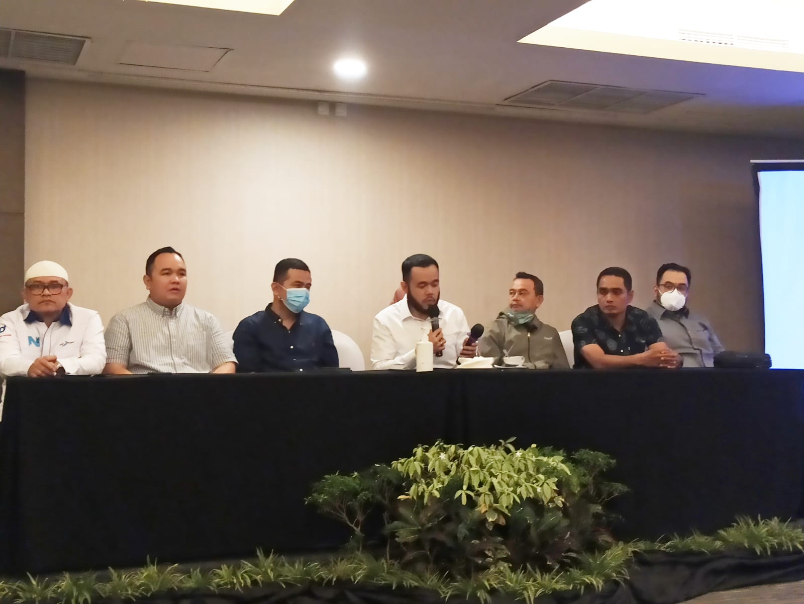 Fadly Amran pimpin pers conference OC Munas VI Gebu Minang, pastoka  Padang siap tuan rumah Munas 25-27 Mei, Rabu 18 Mei 2022. (dok) 