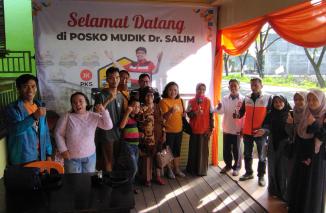 Keluarga Johanes nikmati Posko Mudik Dr Salim, Terima kasih PKS, Rabu 5 Mei 2022. (dok/mm) 