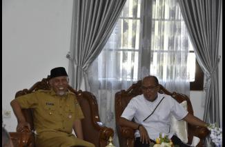 Gubernur Sumbar Mahyeldi hadiri silatueahmi pasca ramadhan jajaran DPRD di Rumah Dinas Ketua DPRD Sumbar Supardi, Senin 9 Mei 2022. (dok/ck) 
