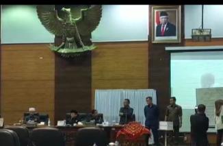 Fraksi pendukung Gubernur Sumbar kuasai komposisi Badan Kehormatan DPRD Sumbar, dua fraksi bersebarangan calonnya tak peroleh suara pada Paripurna Pemilihan BK, Rabu 11 Mei 2022. (dok) 