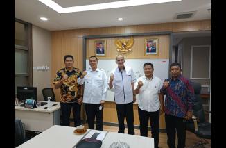 Bertemu Dirjen Oke Nurwan, Genius mohon bantuan pembangunan oasar basah di Pariaman, Rabu 18 Mei 2022. (dok/umr) 