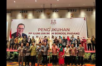 Supardi hadiri pengkuhan ILUNI UIN dan jadi marasumber pada seminar digelar dalam rangka pengukuhan PP ILUNI UIN, Sabtu 21 Mei 2022 di Padang. (ck) 