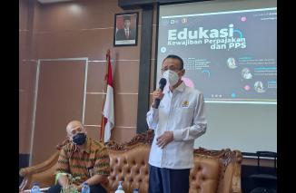 Ketua KADIN Sumbar Ramal Saleh beri sambutan pada Kelas Pajak Gratus di Kanwil DJP Sumbar-Jambi di Padang, Jumat 27 Mei 2022? (dok/sis) 