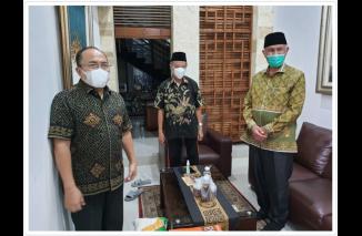 Foto kenangan Mahyeldi-Audi saat bertemu Buya Syafii Maarif di awal Mahyeldi jadi Gubernur Sumbar 2020 dulu. (dok) 