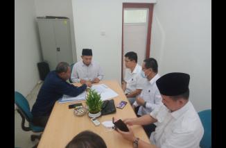 Hargianto menjadi kandidat Ketum KONI pertama mengambil formulit ke TPP KONI Sumbar, Senin 30 Mei 2022. (dok) 