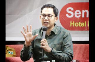 Yuliandre Darwis jadi narasumber di Padang bicara Digital Penyiaran dan konten kreator, Senin 30 Mei 2022. (dok) 
