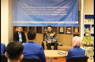 Fadly Amran lepas 11 mahasiswa asal. Padang Panjang belajar ke USA, Mahasiwa: untung ada pak Walikota, makasi pak Fadly, Selasa 31 Mei 2022  (mx) 