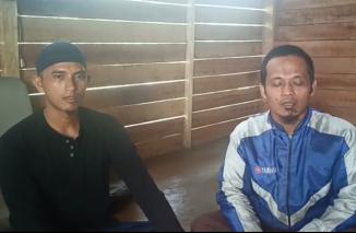 Ini dua anggota Khifatul Muslim Sijunjung ynag angkat sumpah setia kepada NKRI. (ck) 
