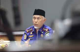 Gubernur Sumbar H Mahyeldi tengah memutar otak untuk selamatkan belasan rubu honorer Pemprov Sumbar, Rabu 22 Juni 2022? (dok) 