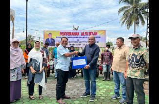 Supardi serahkan Alsintan untuk Keltan, tanpa mesinisasi pertanian tak akan berhasil peningkatan perekonomian petani, Limapuluh Kota, Kamis 23 Juni 2022.(ck) 