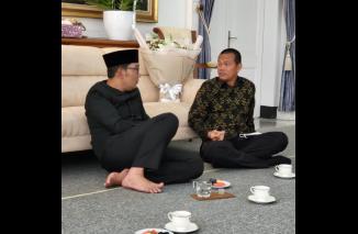 Genius Umar takziah kerumah  Ridwan Kamil, duka Kang Emil adalah duka saya, kami adalah kawan lama, Jumat 24 Juni 2022. (dok) 