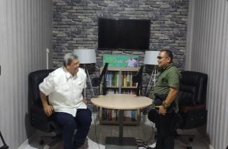 Insanul Kamil (kiri) disebut kuat jadi Ketum DPP IKASMA 2 Padang di studio podcasnya berama host lagi naik daun Toad, beberapa waktu lalu. (dok) 