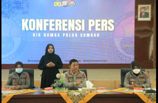 Kombes Pol Dwi gelar jumpa pers sebut komitmen Kapolda Sumbar sikat judi di ranah minang, Senin 15 Agustus 2022. (dok) 