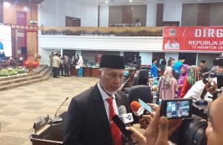 Gubernur Sumbar Mahyeldi hadiri paripurna Pidato Kenegeraan Presiden di paripurna yang dipimpin Ketua DPRD Sumbar Supardi, 16 Agustus 2022. (ck) 