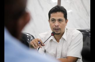 Ketua Komisi Informasi Sumbat Nofal Wiska ekspos hasil penilaian Monev Tahap 1 dan 2 kepada publik, Senin 29/8-2022. (cop) 