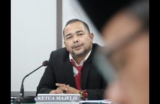 Adrian Tuswandi (grp) 