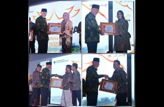 Gubernur Sumbar serahkan Anugerah Pariwisata Sumbar pas di Hari Pariwisata Dunia, 27 September 2022 di halaman Istana Gubernur Sumbar. (sis) 