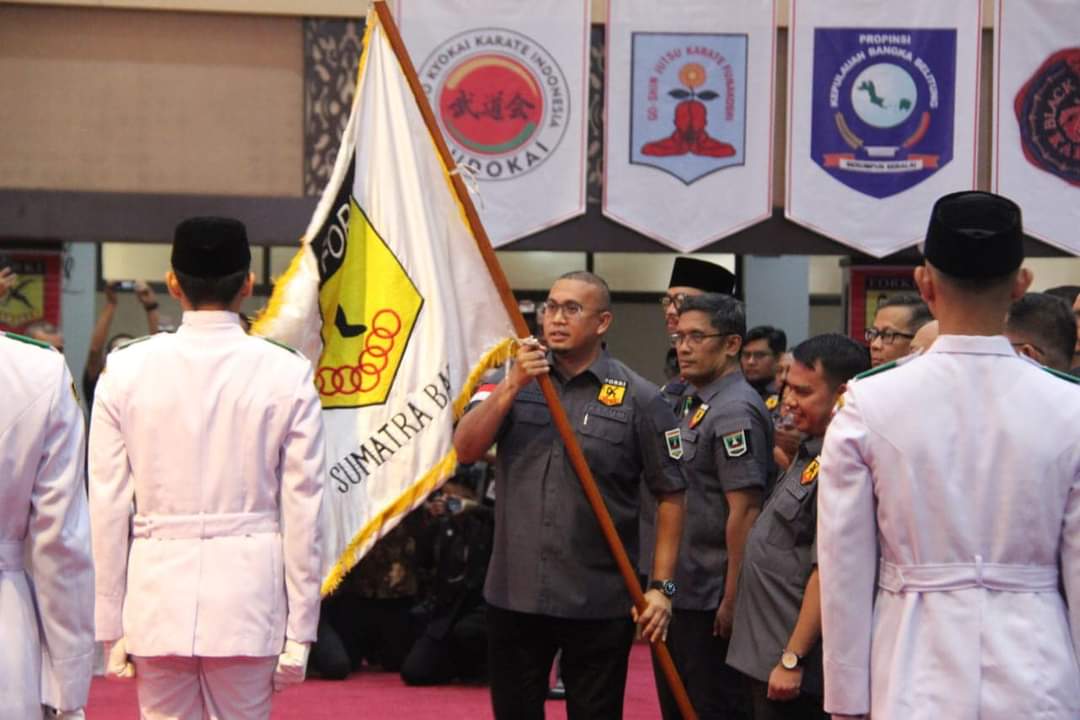 Andre dilantik jadi Ketum. Pengprov Forki Sumbarx Andre pimpin doa untuk korban tragedi Kanjuruhan Malang, Senin 3 Oktober 2022 di Padang. (dok/fb @andre...) 