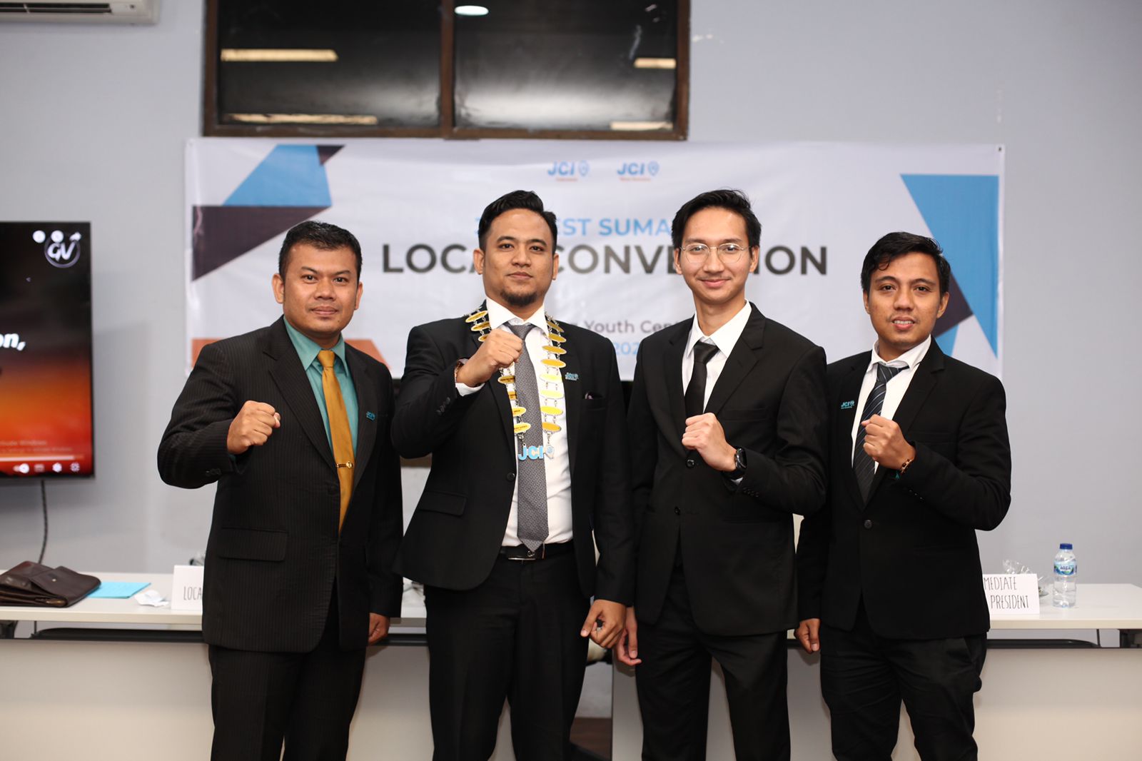 Ibrahim Irwan (dua dari kanan) resmi jadi Local President JCI West Sumatera, Minggu 2 Oktober 2022. (daf) Local President JCI West Sumatera Ibrahim Irwan. (daf) 