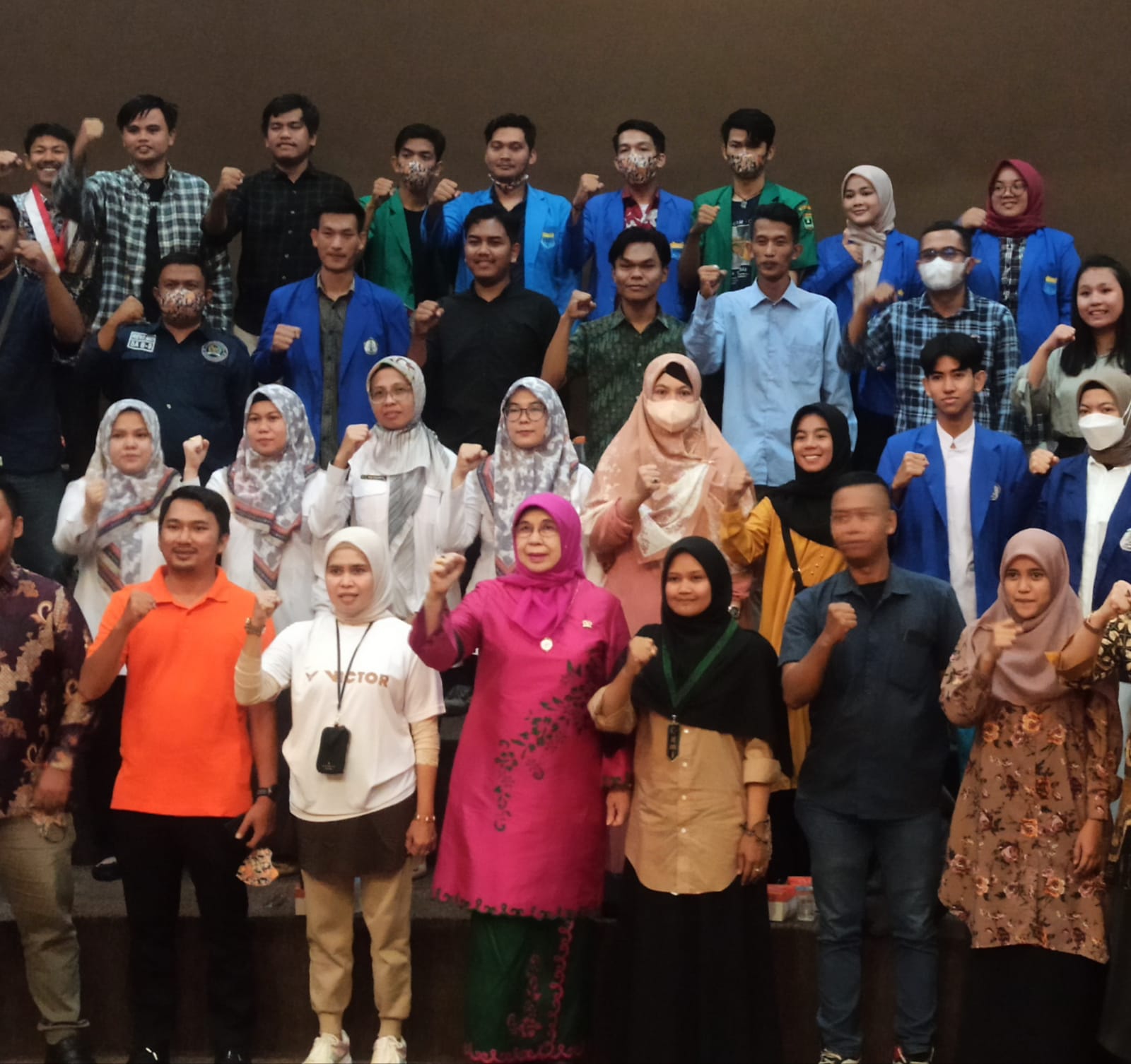 Peringati Hari Sumpah Pemuda, Uni Senator DPD RI kumpulkan anak muda Sumbar di Youth Center Padang, Jumat 28/10-2022. (sis) Cara Senator DPD RI Peringati Hari Sumpah Pemuda, Jumat 28/10-2022. (sis) 