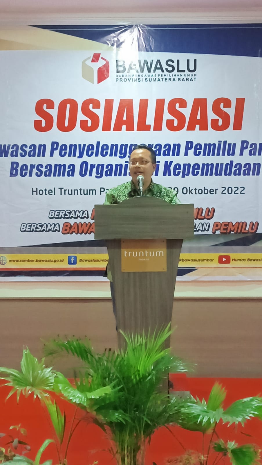 Alni sebut meski SDM terbatas, Bawaslu tetap yakin bisa warnai penyelenggaraan Pemilu 2024 karena ada sinergistas dengan Organisasi Kepemudaan dan stakeholder lain di Sumbar, Sabtu 29 Oktober 2022. (ck) 