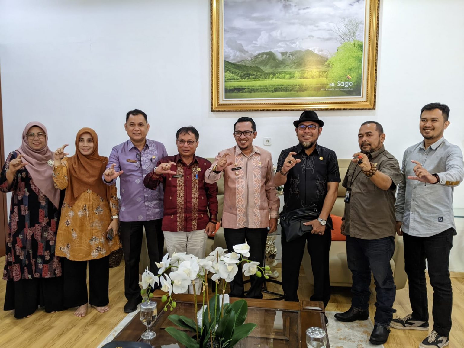 Tim Verfak Monev KI Sumbar Disambut Bupati Tanah Datar