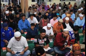 Polda Sumbar inisiasi doa bersama untuk korban tragedi kanjuruhan Malang, Selasa 4 Oktober 2022. (dok) 