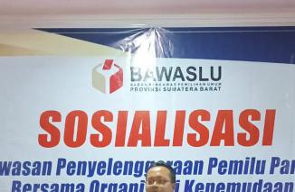 Alni sebut meski SDM terbatas, Bawaslu tetap yakin bisa warnai penyelenggaraan Pemilu 2024 karena ada sinergistas dengan Organisasi Kepemudaan dan stakeholder lain di Sumbar, Sabtu 29 Oktober 2022. (ck) 