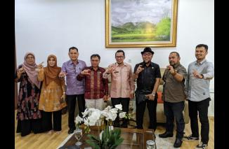 Tim Verfak Monev KI Sumbar Disambut Bupati Tanah Datar