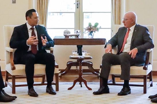 AHY (kiri) lakukan PtP Diplomacy dengan tokoh publik dna politik di Australia. (bakomstra/jubir-pd) 