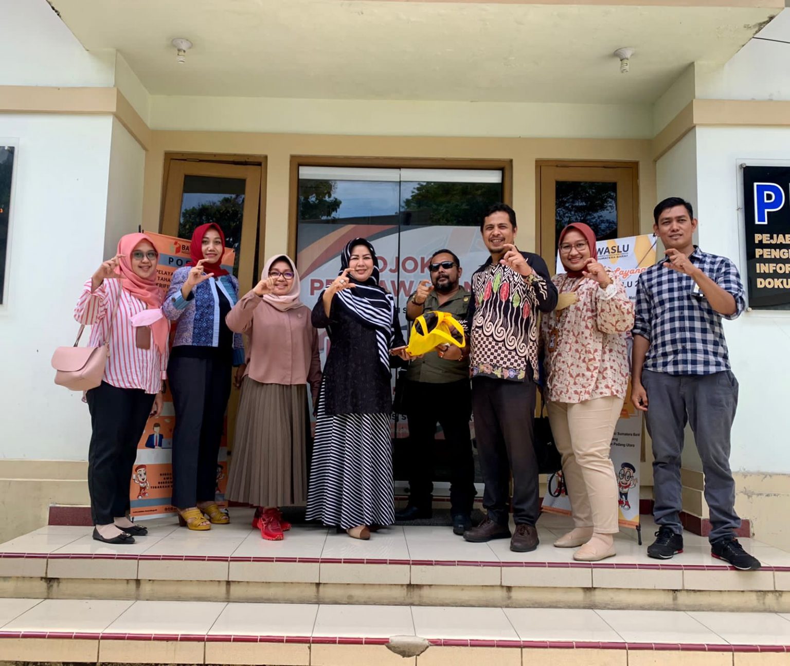 Pelayanan Cepat dan Terukur, Tim Verfak KI Sumbar Mendatangi Bawaslu