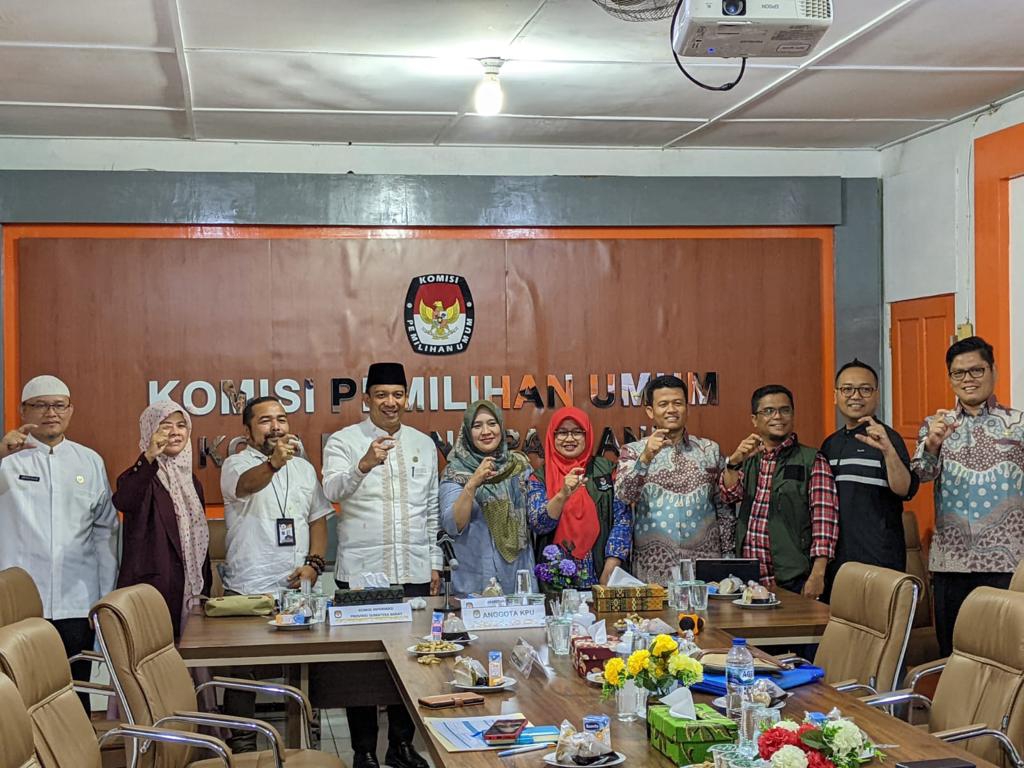 KPU Padang Panjang Kedatangan TIM Verfak KI Sumbar Verfak