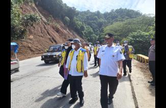 Menteri Basuki pastikan Flyover Sitinjau Lauik oke 2023, Kerja Nata Andre Rosiade terbukti, Rabu 2/11-2022. (diskomonfotik) 