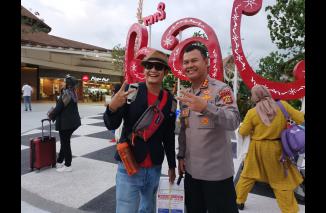 Kombes Pol Satake bersama Chandra peserta studi Tiru Wartawan Jurnalis KIP ke Bali, Rabu 22/11-2022. (dok) 