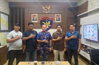 Nofal Wiska (dua dari kanan) diskusi soal sikses KTT G20 dengan Dorpolairud Polda Bali, Jumat 25/11-2022. (bob) 
