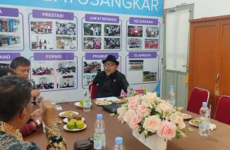 Tim Monev KI Sumbar Sambangi SMKN 1 Batusangkar Disambut Dengan Tarian